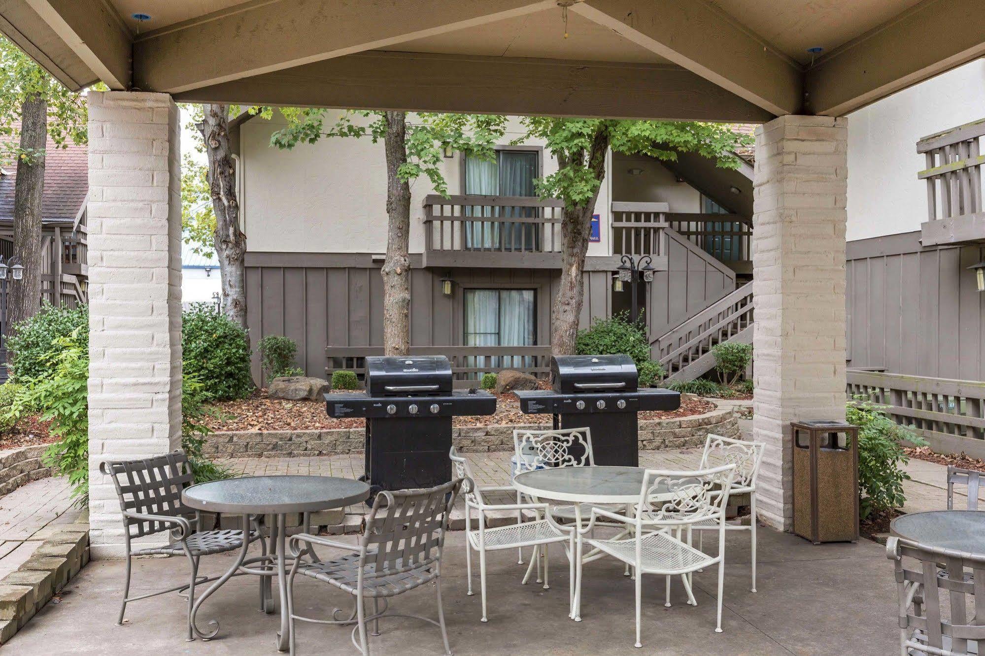 Mainstay Suites Springfield South - Battlefield Rd Buitenkant foto